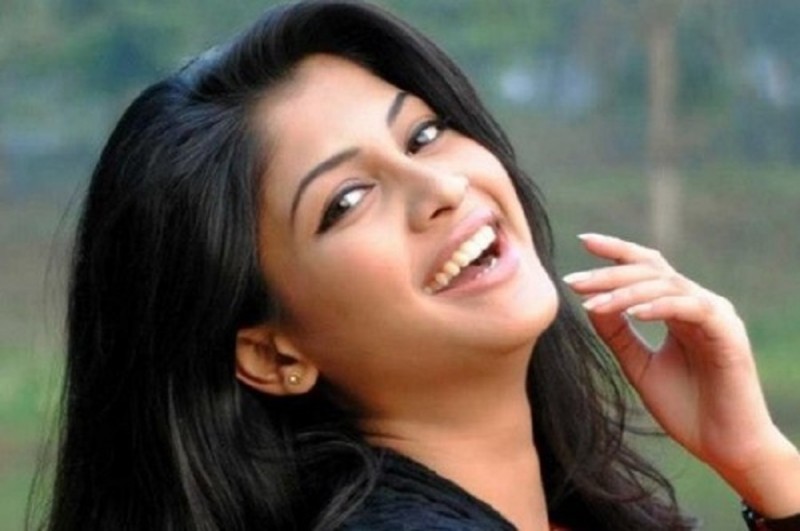 ছিমছাম এবং দীর্ঘস্থায়ী মেকওভারে ঈদের সাজ